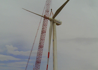 中国四冶承建的华能陕西省定边狼尔沟（9MW）分布式示范风力发电场，是全国第一个分布式风力发电示范项目。装机容量单台1.5MW、整机高78m、主机重68t、轮毂重15t、叶片长40.25m重19.5t、采用FMX2400吨履带吊塔式吊车安装完成。